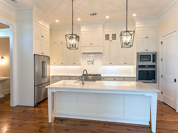 3rd image of 308 W Gwinnett St
