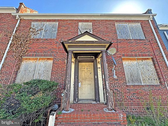 2nd image of 1019 18th St NE