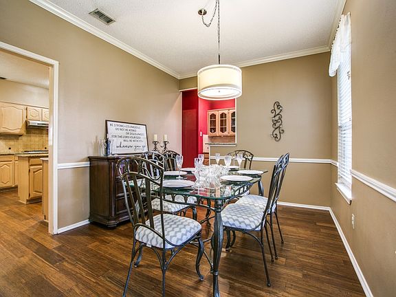 Diningroom to right of entry