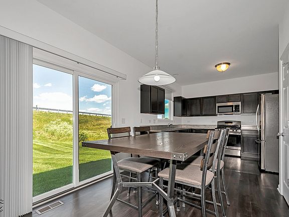 5th image of 495 Shamrock Ln