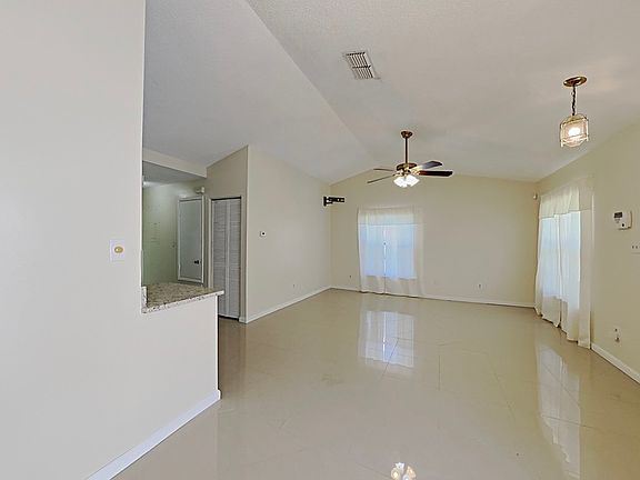 3rd image of 1424 Drayton Ct