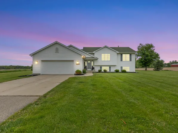 1443 140th Ave, Wayland, MI 49348