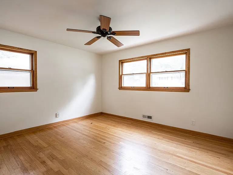 422 Gascoigne Dr — Photo 4