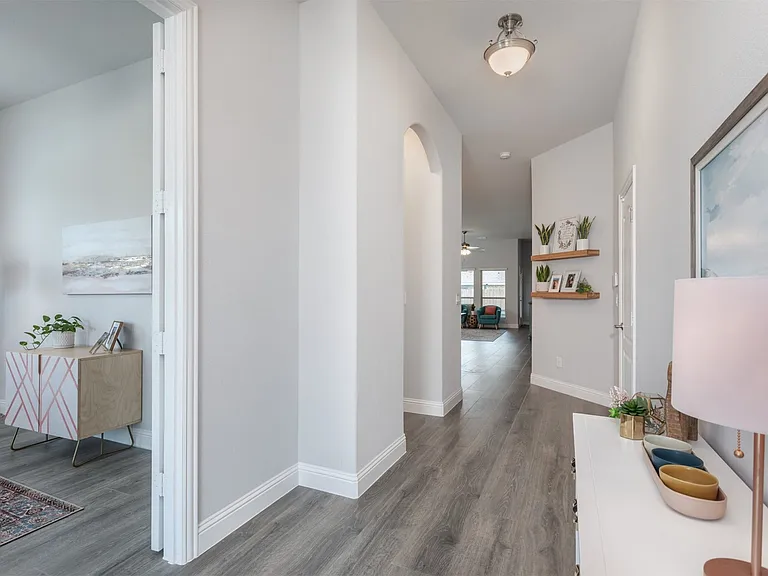 204 Garden Grove Dr — Photo 3