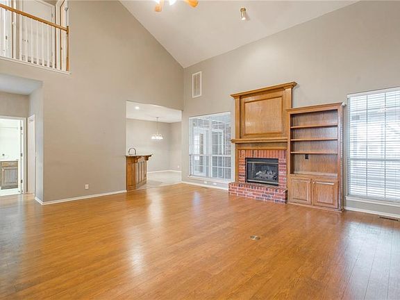 4th image of 2417 Glenrock