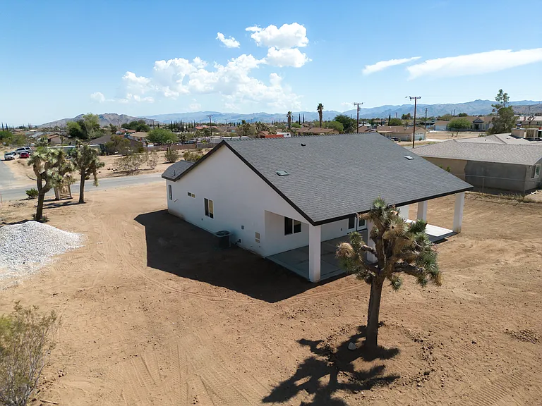 3878 Hilton Ave — Photo 45