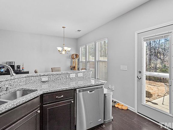 5th image of 110 Tuftin Dr