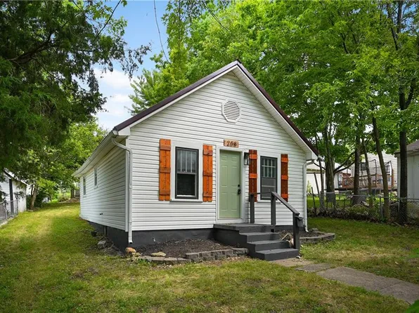 208 N Randolph St, Pleasant Hill, MO 64080