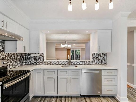 4th image of 5662 Independence Cir