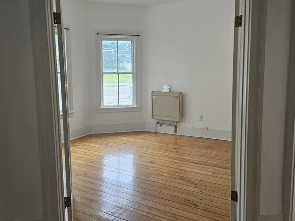 233 Saint Paul St APT 4, Burlington, VT 05401