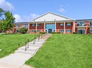 608 E Olive St APT 211, Marshalltown, IA 50158