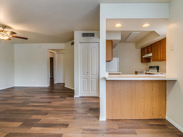 The Block on H — Photo 11