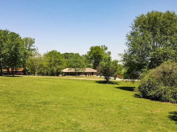 15 McClary Dr #15, Benton, TN 37307