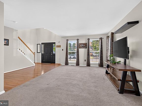 3rd image of 43 Nita Dr