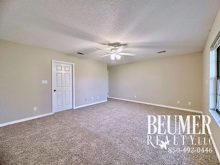 5027 Shoshone Dr — Photo 9