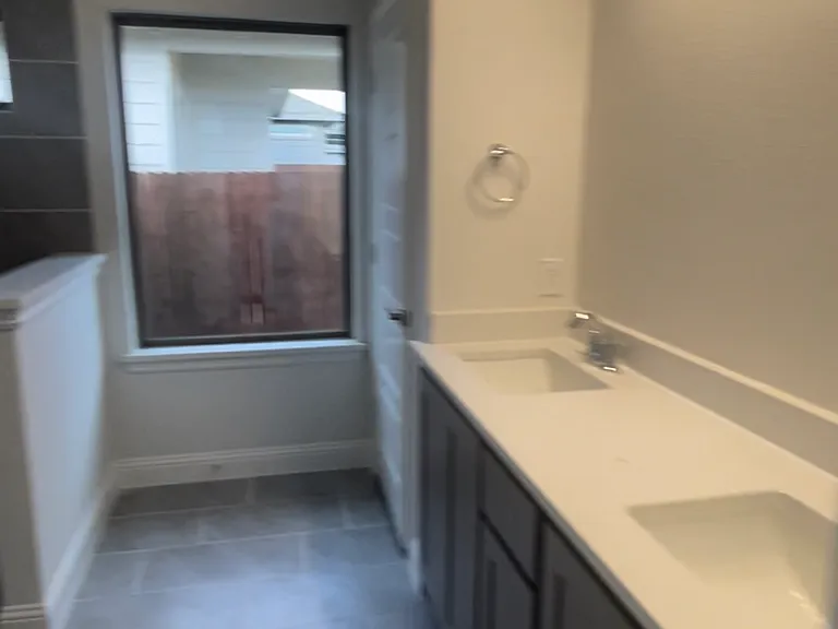 925 King St — Photo 9
