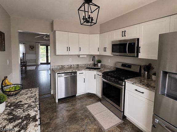 4th image of 5006 N Oaks Blvd