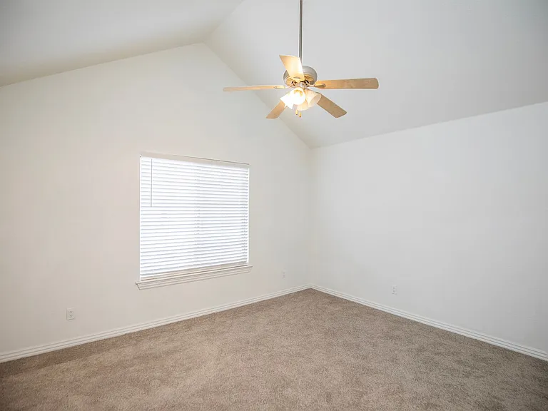 786 W Breeze Cv — Photo 12