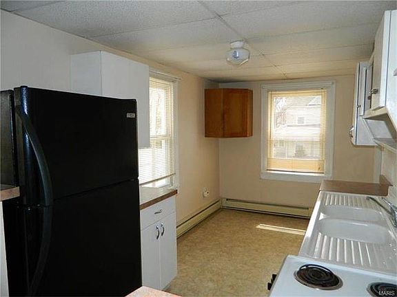 4th image of 305 W Wood St APT 3