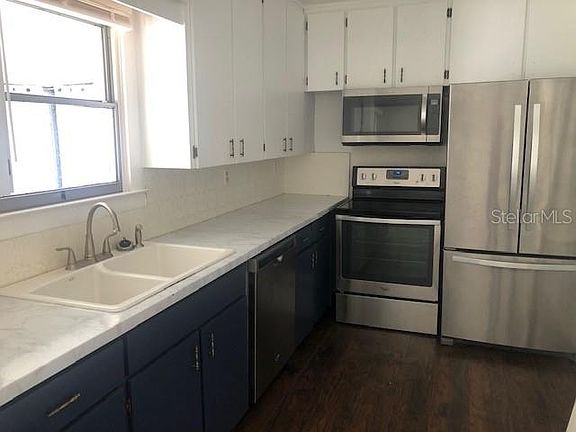 3rd image of 2210 Illinois St