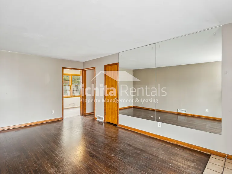 2920 W Taft St — Photo 3