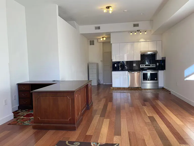 1028 Wood St #1FR — Photo 2