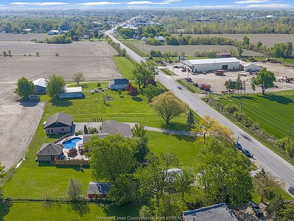 3rd image of 515 Talbot Rd N