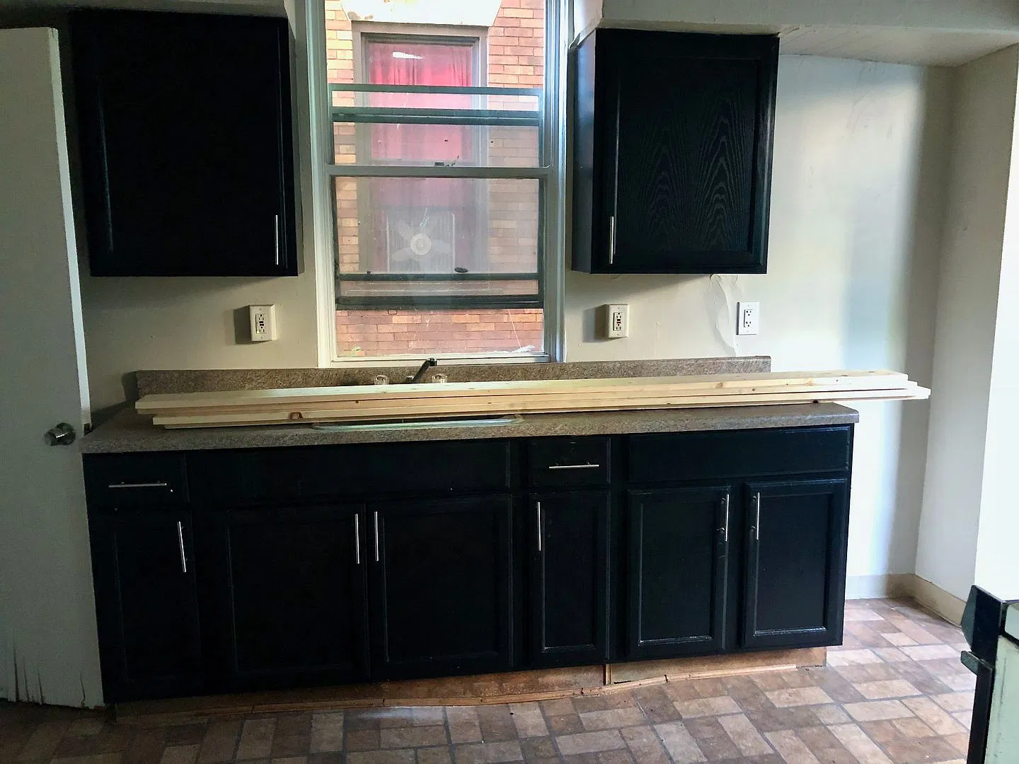 Swissvale * Beautiful & Spacious 3 Bedroom / 1.5 Bath House * Large Backyard * Pet Friendly * Ful... — Photo 2