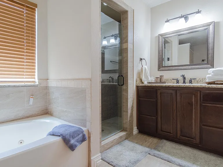 2424 Park Crest Ct — Photo 13