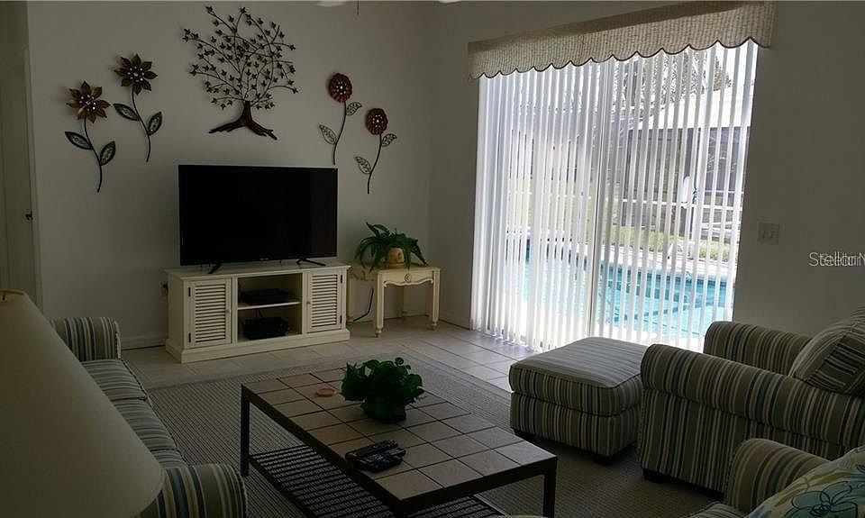 2nd image of 344 Grosvenor Loop