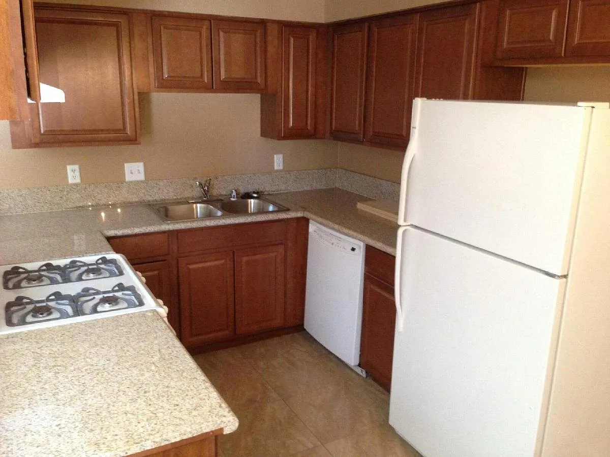 2 bed, 800 sqft, $1,200 — Photo 4
