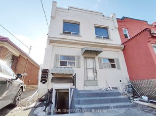 25 6th St #2, Toronto, ON M8V3A1