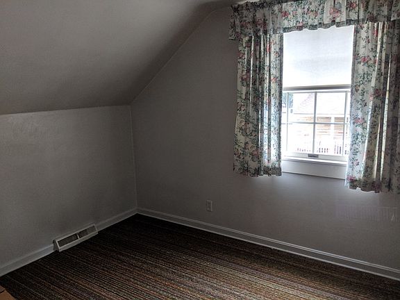 4th image of 419 Sloan Ave