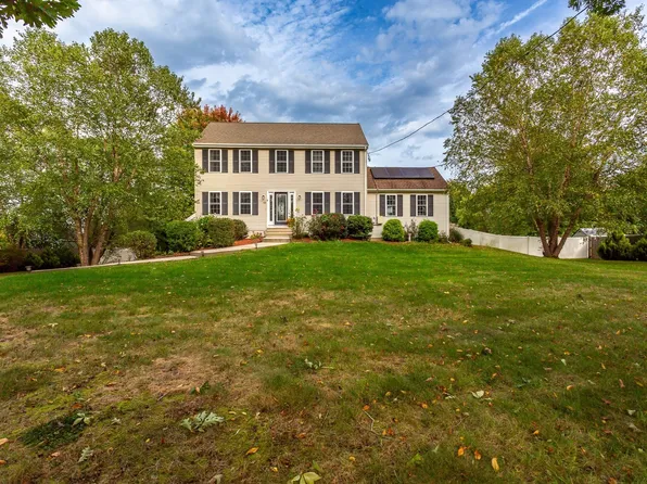 63 Franklin St, Halifax, MA 02338