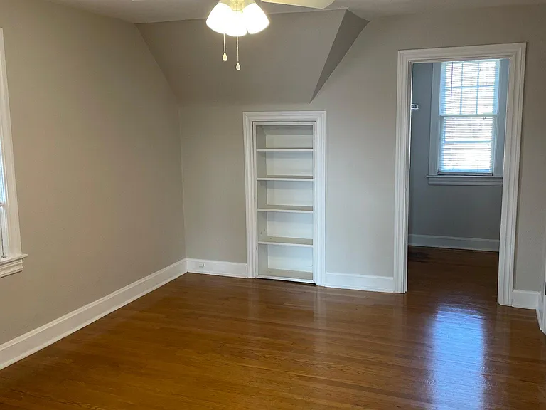 1321 Charleston Ave — Photo 16