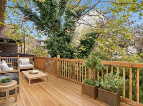 309 Henry St