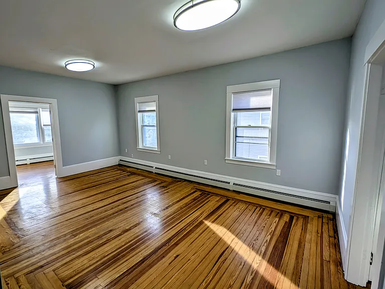 168 Waterman Ave — Photo 2
