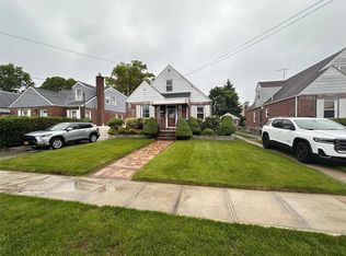 65 Stephen Pl, Valley Stream, NY 11580