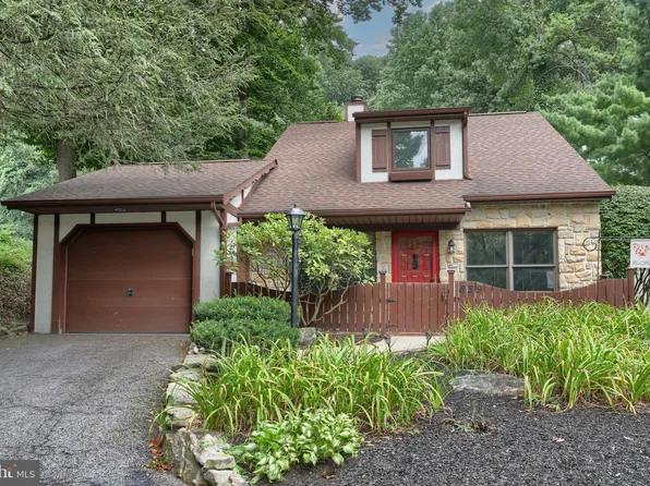 889 Alpine Dr, Hummelstown, PA 17036