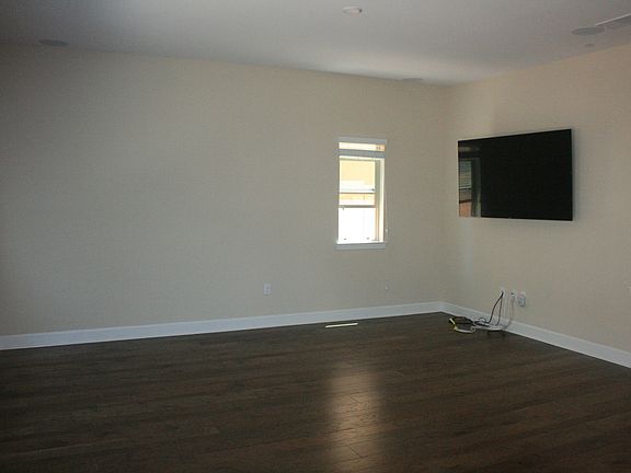 4th image of 7084 Baneberry Ave