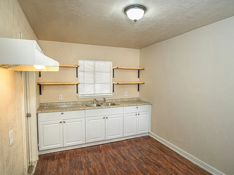 1003 Poinsettia St — Photo 18