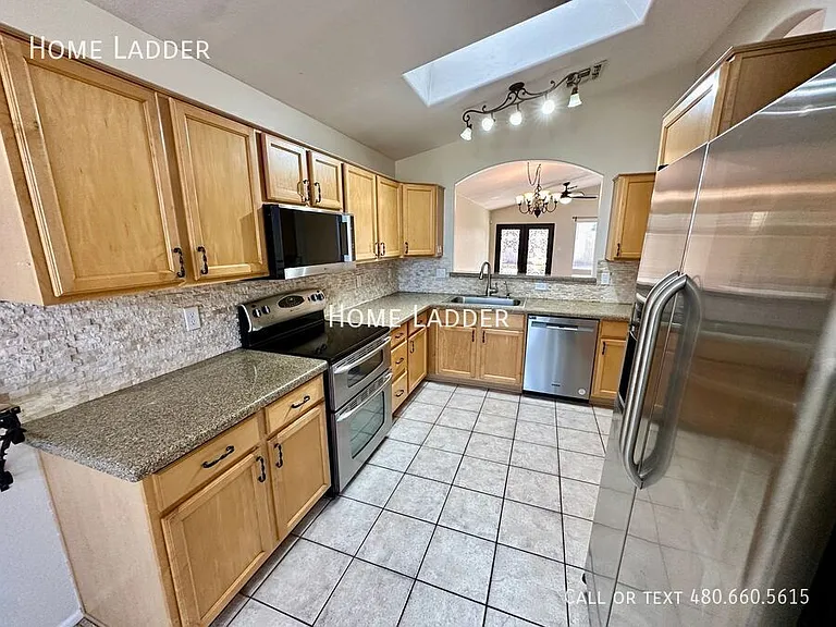 445 E Cantebria Dr — Photo 6