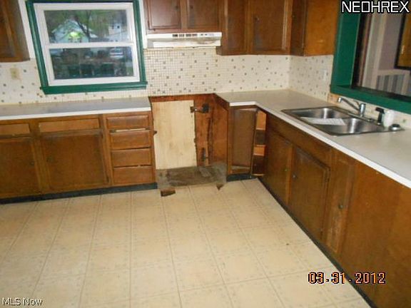 3rd image of 218-220 5th St