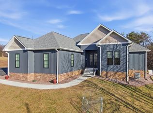 3398 Lake Ridge Dr, Pulaski, VA 24301