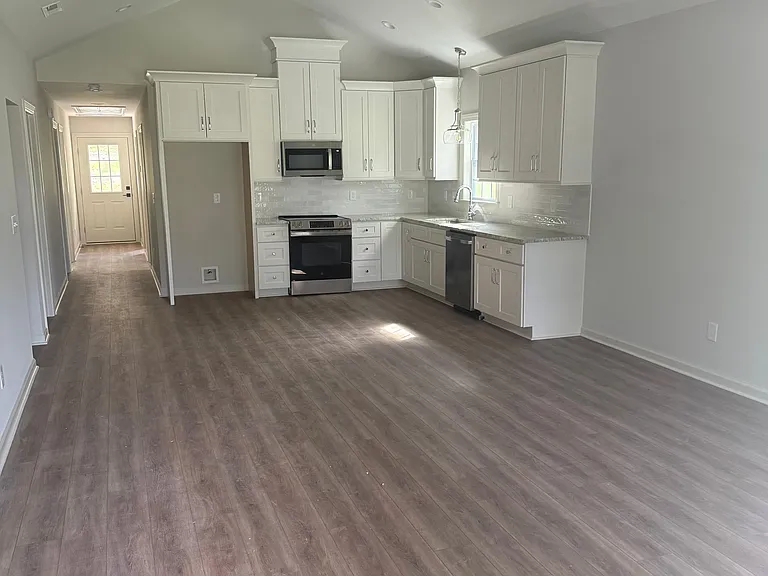 6735 Hill St — Photo 2