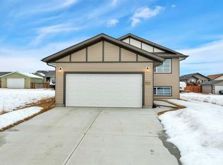 4424 E 53rd St, Rocky Mountain House, AB T4T 0C3
