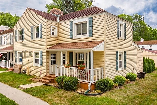 For Sale: 5914 Dendron Ln, Greendale, WI 53129