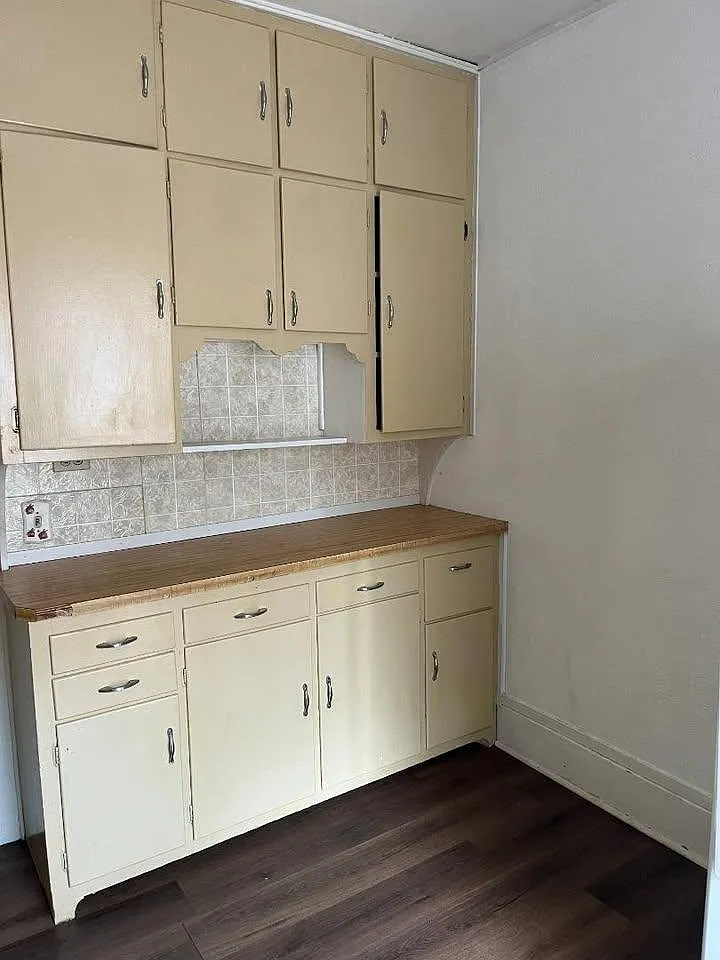 1003 N Oneida St - 1003 1/2 N Oneida St — Photo 3