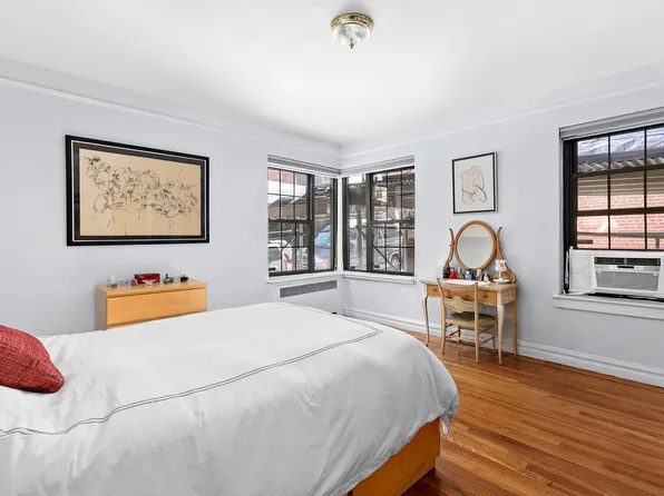 50 Park Terrace West 1B image 3 of 5