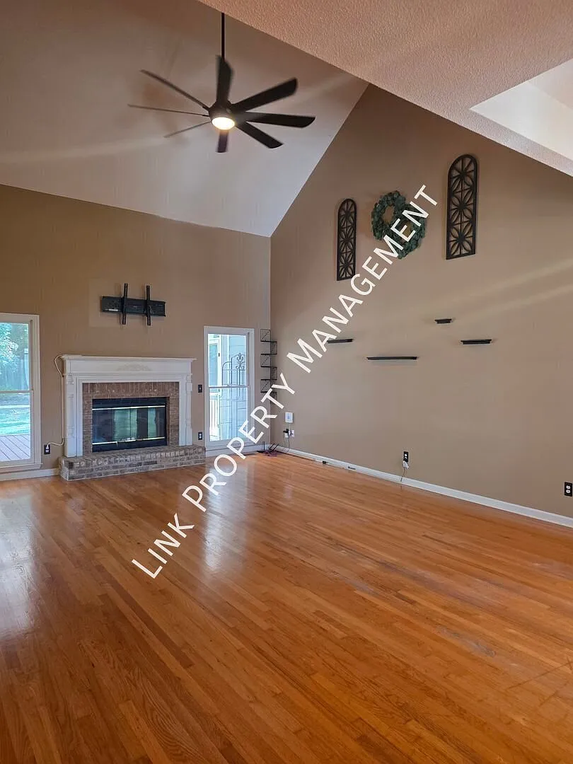 3 bed, 2050 sqft — Photo 3